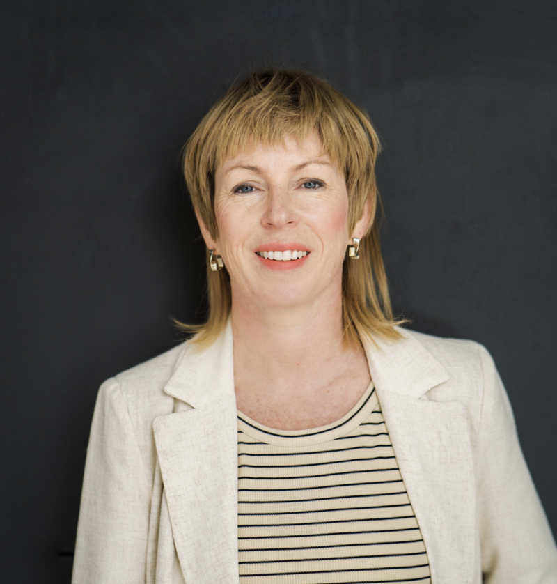 Yolande De Vries