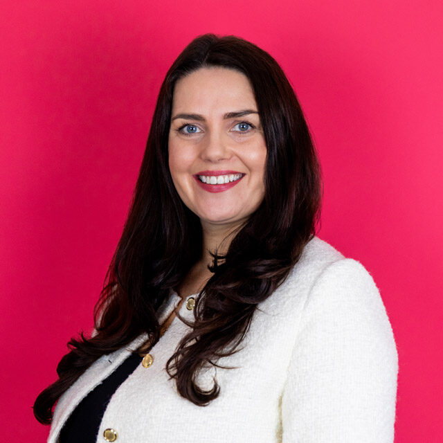 Laura Earnshaw